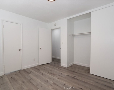 460 Vista Avenue - Photo Thumbnail 20