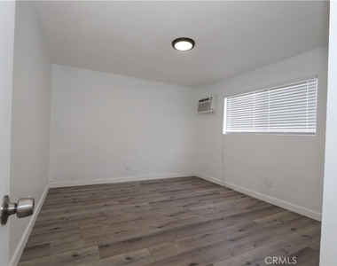 460 Vista Avenue - Photo Thumbnail 24