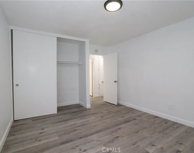 460 Vista Avenue - Photo Thumbnail 26