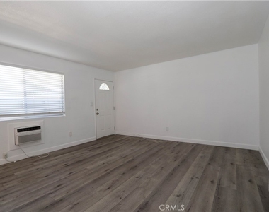 460 Vista Avenue - Photo Thumbnail 4