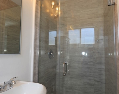 460 Vista Avenue - Photo Thumbnail 23