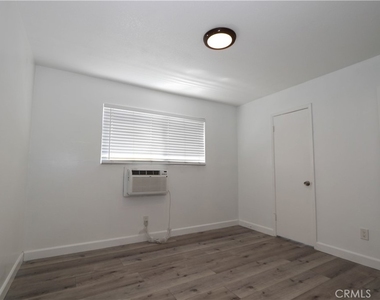 460 Vista Avenue - Photo Thumbnail 18
