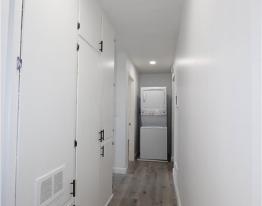 460 Vista Avenue - Photo Thumbnail 28