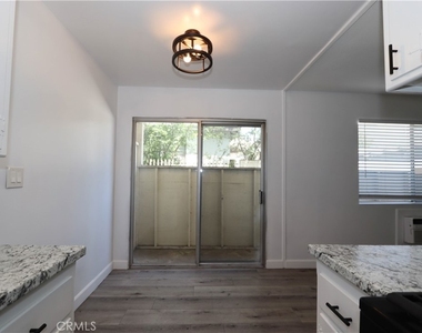 460 Vista Avenue - Photo Thumbnail 11