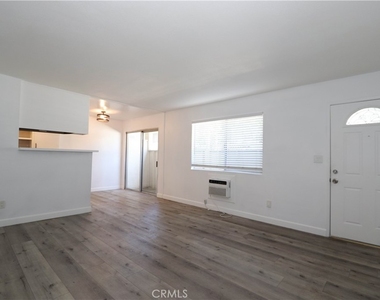 460 Vista Avenue - Photo Thumbnail 1