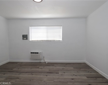 460 Vista Avenue - Photo Thumbnail 16