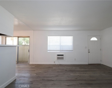 460 Vista Avenue - Photo Thumbnail 6