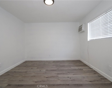 460 Vista Avenue - Photo Thumbnail 25
