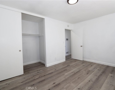 460 Vista Avenue - Photo Thumbnail 15