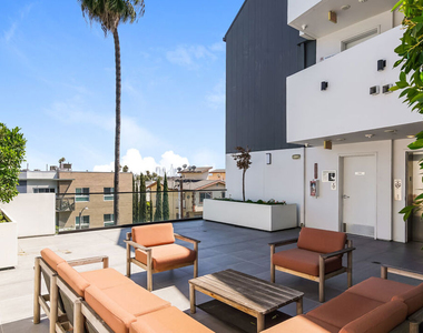 521 N Gramercy Place - Photo Thumbnail 4
