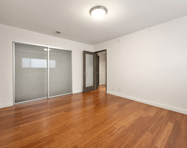 931 N Alfred Street - Photo Thumbnail 6