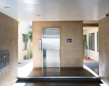 931 N Alfred Street - Photo Thumbnail 35