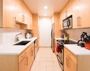 931 N Alfred Street - Photo Thumbnail 12