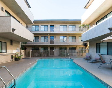 931 N Alfred Street - Photo Thumbnail 15