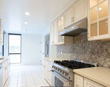 324 N Palm Drive - Photo Thumbnail 11