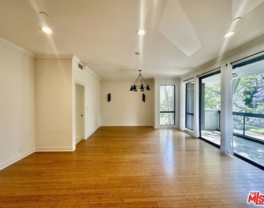 324 N Palm Drive - Photo Thumbnail 3
