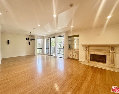 324 N Palm Drive - Photo Thumbnail 2