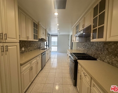 324 N Palm Drive - Photo Thumbnail 10