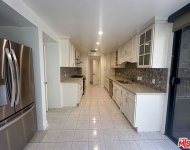 324 N Palm Drive - Photo Thumbnail 21