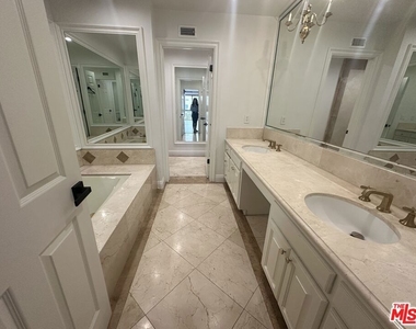 324 N Palm Drive - Photo Thumbnail 25