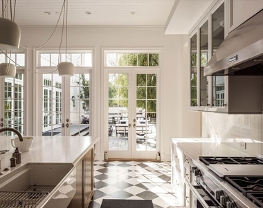 11579 W Sunset Boulevard - Photo Thumbnail 8