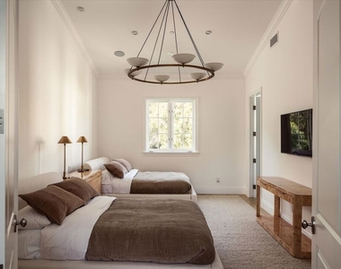 11579 W Sunset Boulevard - Photo Thumbnail 18