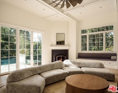 11579 W Sunset Boulevard - Photo Thumbnail 10