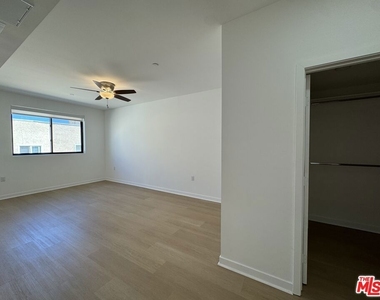 3977 Beverly Boulevard - Photo Thumbnail 4