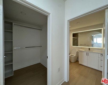 3977 Beverly Boulevard - Photo Thumbnail 3