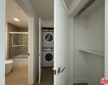 3977 Beverly Boulevard - Photo Thumbnail 5