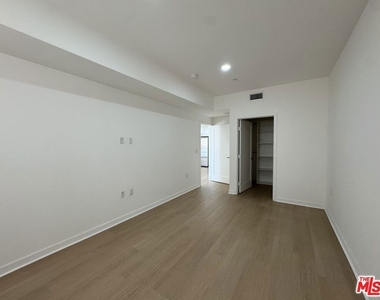 3977 Beverly Boulevard - Photo Thumbnail 7