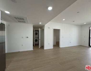 3977 Beverly Boulevard - Photo Thumbnail 1