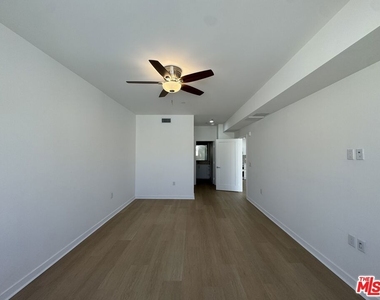 3977 Beverly Boulevard - Photo Thumbnail 2