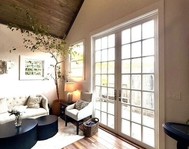370 Main Street - Photo Thumbnail 1