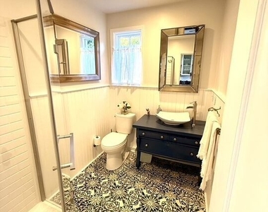 370 Main Street - Photo Thumbnail 9