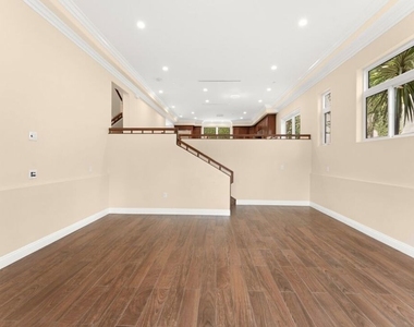 1630 Bridgeport Drive - Photo Thumbnail 5