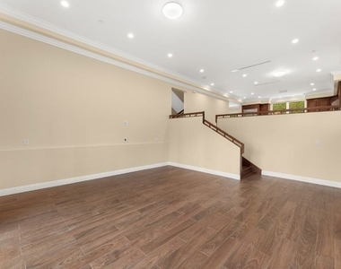 1630 Bridgeport Drive - Photo Thumbnail 2