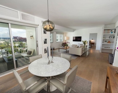 838 N Doheny Drive - Photo Thumbnail 11