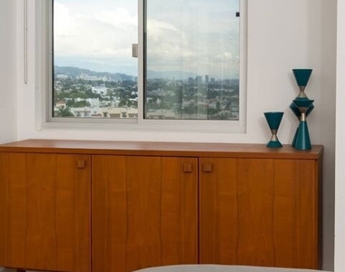 838 N Doheny Drive - Photo Thumbnail 20