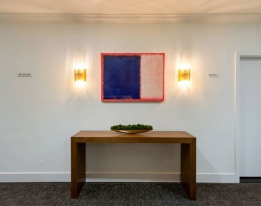 838 N Doheny Drive - Photo Thumbnail 28