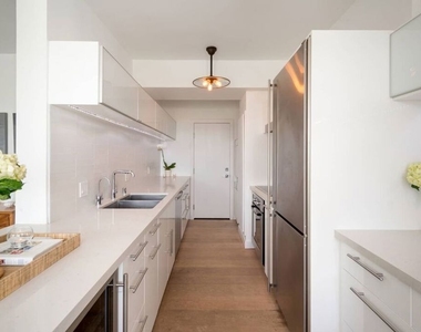 838 N Doheny Drive - Photo Thumbnail 16