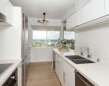 838 N Doheny Drive - Photo Thumbnail 17