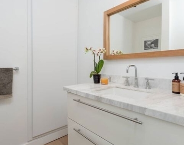 838 N Doheny Drive - Photo Thumbnail 18