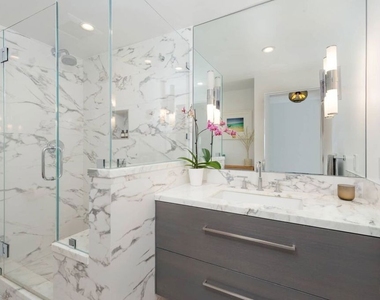 838 N Doheny Drive - Photo Thumbnail 22