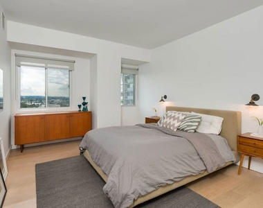 838 N Doheny Drive - Photo Thumbnail 19