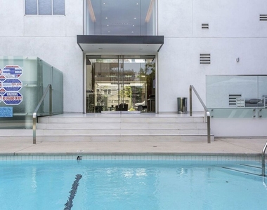 838 N Doheny Drive - Photo Thumbnail 30
