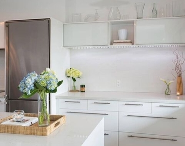838 N Doheny Drive - Photo Thumbnail 15