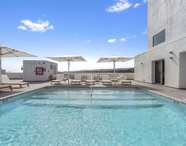 838 N Doheny Drive - Photo Thumbnail 35