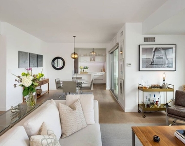 838 N Doheny Drive - Photo Thumbnail 4