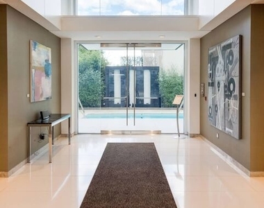 838 N Doheny Drive - Photo Thumbnail 25
